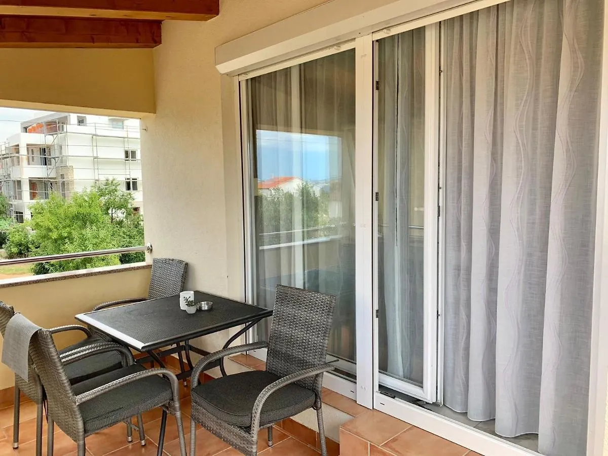 Apartman Mirta location